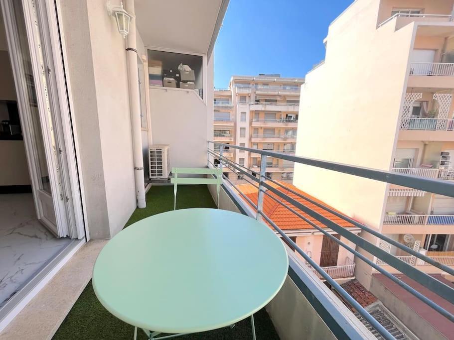 Joli Studio - Studio Neuf Terrasse Clim Wi-Fi 2 Min. Des Plages Antibes Exteriör bild